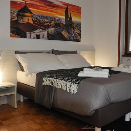 Citywalls Guest House Bergamo Bagian luar foto
