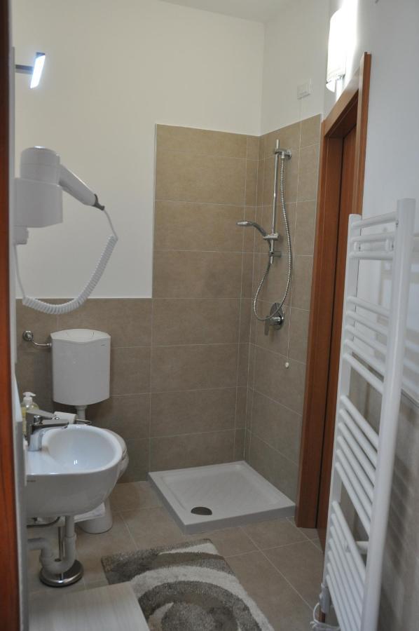 Citywalls Guest House Bergamo Bagian luar foto