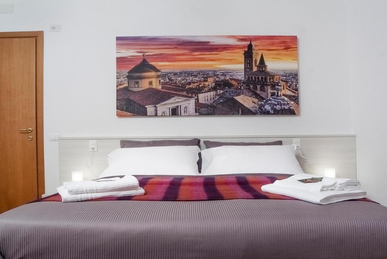 Citywalls Guest House Bergamo Bagian luar foto