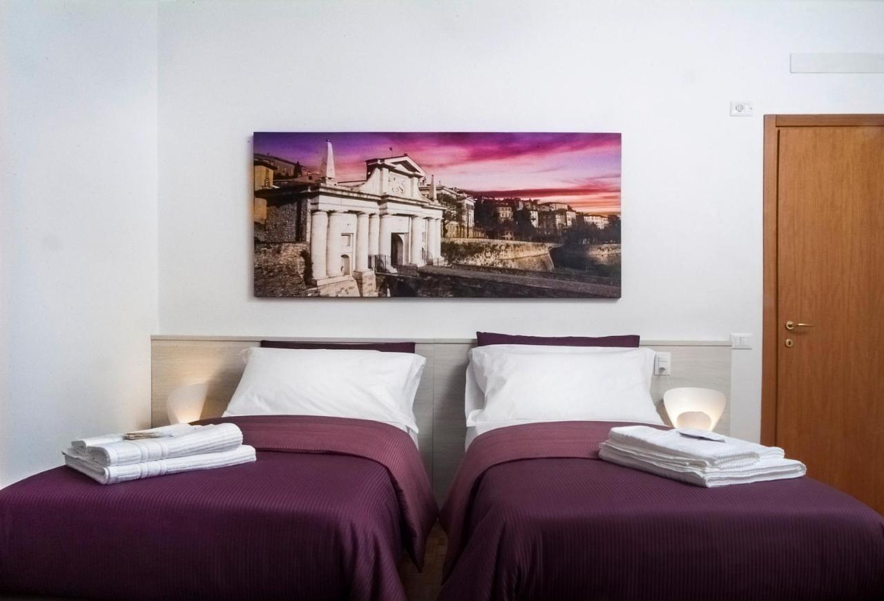 Citywalls Guest House Bergamo Bagian luar foto