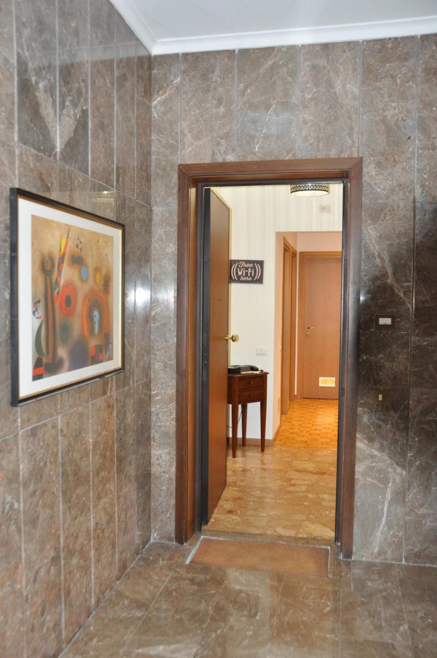 Citywalls Guest House Bergamo Bagian luar foto
