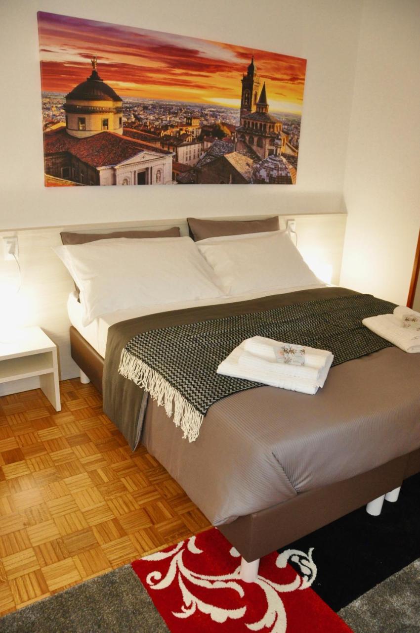 Citywalls Guest House Bergamo Bagian luar foto