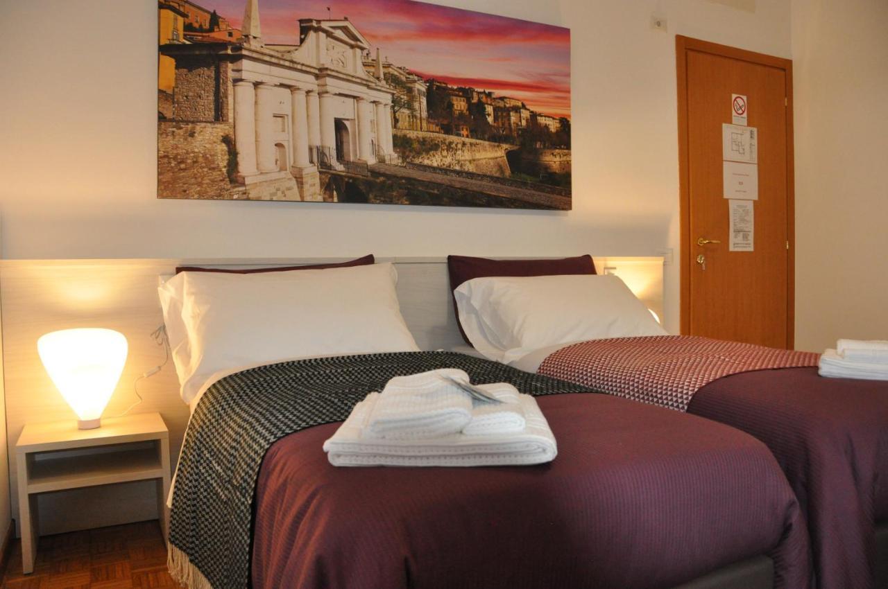 Citywalls Guest House Bergamo Bagian luar foto
