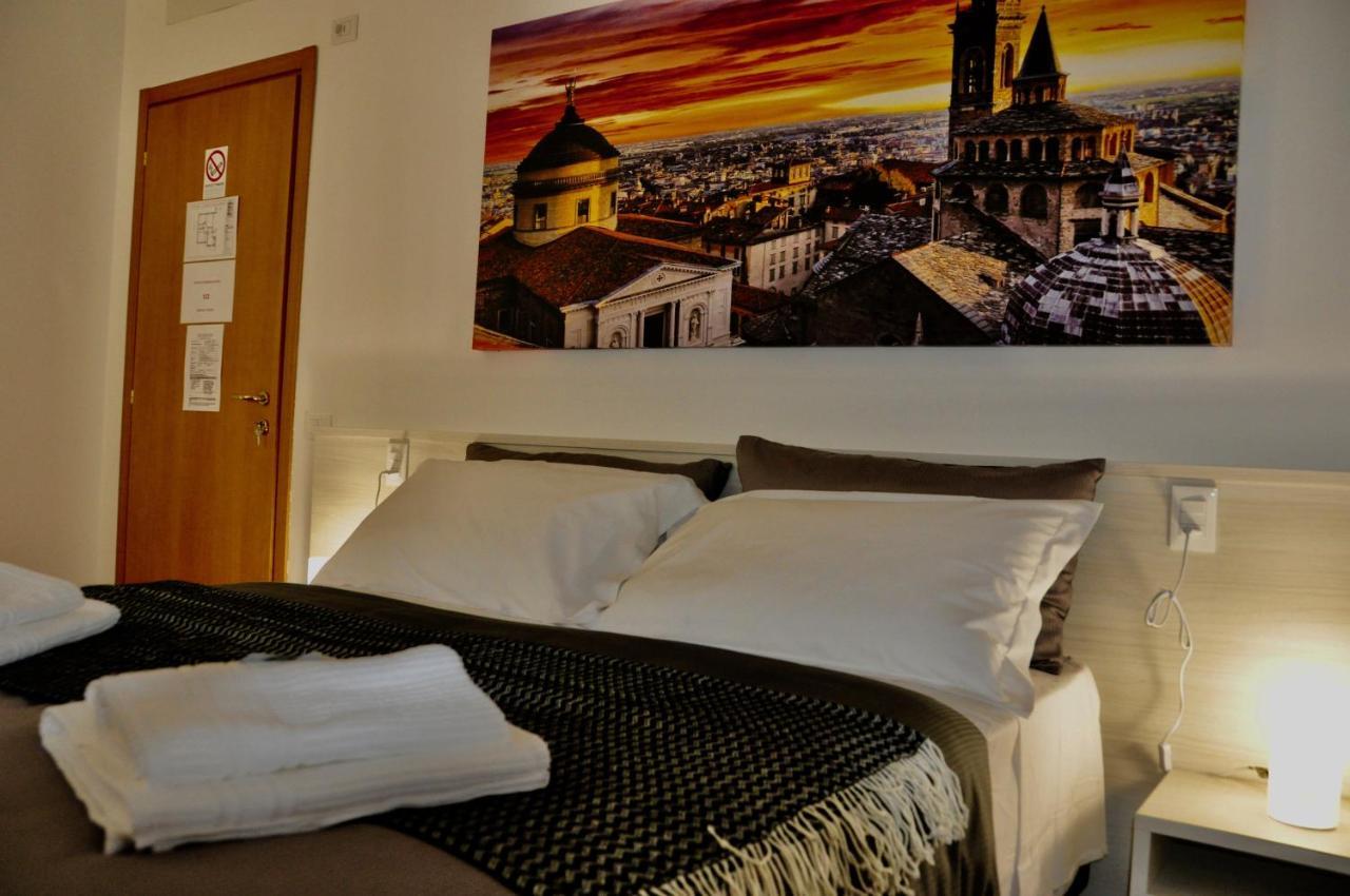 Citywalls Guest House Bergamo Bagian luar foto