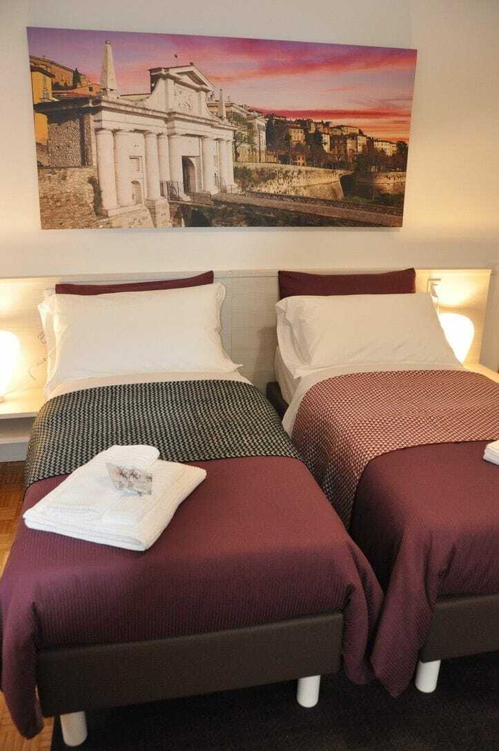Citywalls Guest House Bergamo Bagian luar foto